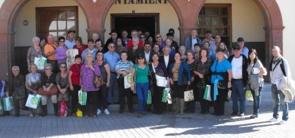 Medio centenar de gomeros residentes en Taco visitan la Virgen de Guadalupe con el apoyo del Ayuntamiento de San Sebastián Foto de Familia de los visitantes de Taco