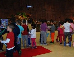Visita de niños al belen en el Cabildo de La Gomera
