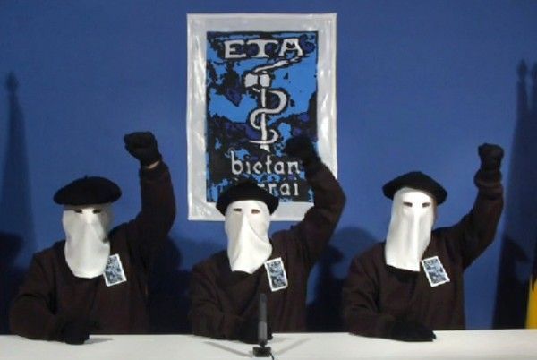 ETA empieza a entregar sus armas a las autoridades de Francia