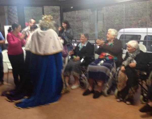 Los Reyes Magos visitan el Centro Residencial de Mayores