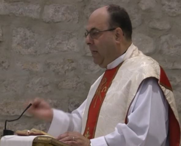 Poder rezar, asombrarse “por lo que Dios hace”, “justificar” la persecución a Galileo y entender que el sexo “construye la identidad”