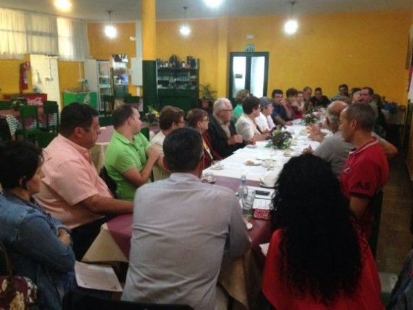 Cabildo y artesanos se reúnen para hablar de la realidad del sector en la Isla