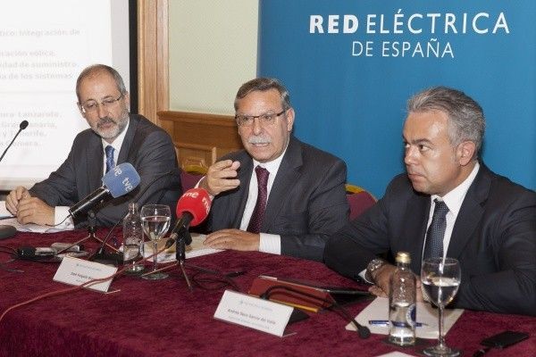 801,4 M/€ en el sistema eléctrico de Canarias en el que se incluye el cable submarino entre Tenerife y La Gomera