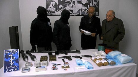 ETA disuelve las estructuras de la lucha armada y refuerza las de la resolución