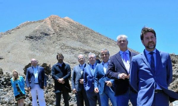 Los Presidentes los Cabildos, desde el Teide, exigen los Parques antes del 1 de enero de 2015