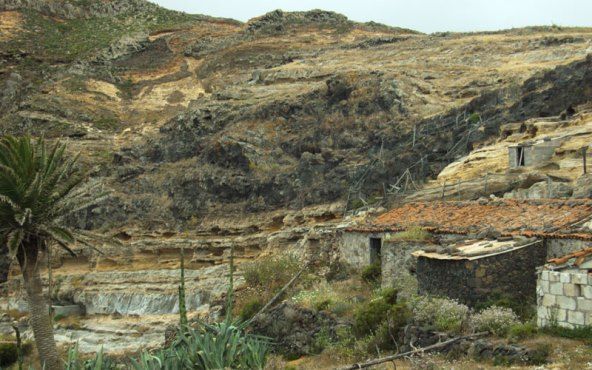 Tagaragunche pregunta por qué no se incluyó el asunto sobre la cesión de fincas públicas para coto de caza privado en el Parque Natural de Majona