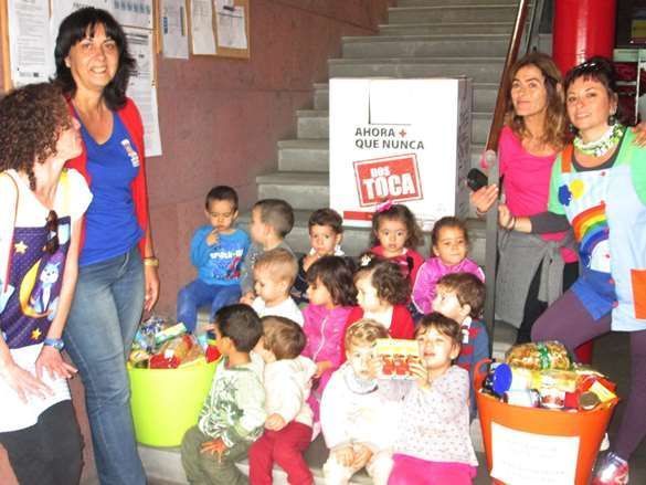 Los niños de la Escuela Municipal Infantil Iballa hacen gala de su solidaridad