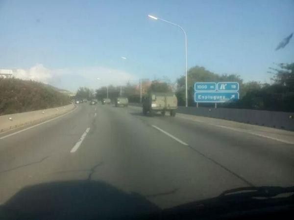 Sospechas en las redes sociales por las 15 tanquetas militares que han entrado en Barcelona