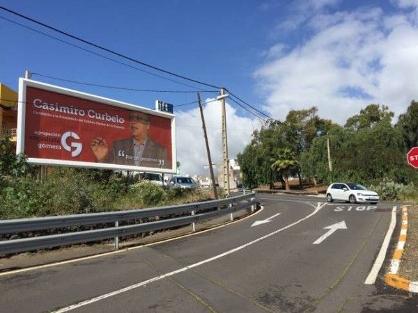 La Agrupación Socialista Gomera coloca una valla publicitaria en Taco y dice que sigue sumando afiliados