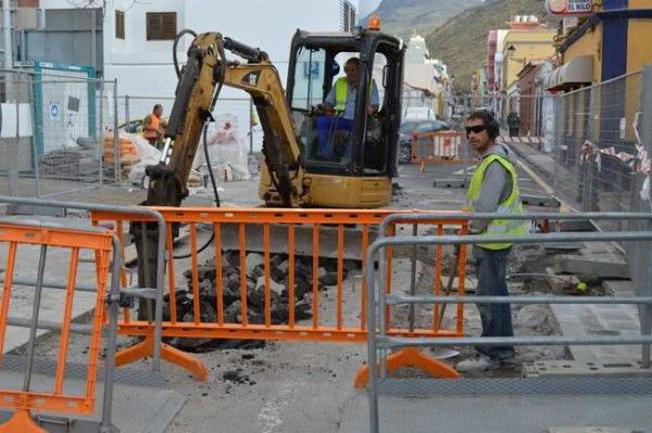 El Ayuntamiento de San Sebastian de La Gomera inicia los trabajos de mejora del saneamiento de la Calle Ruiz de Padrón