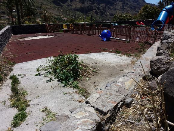 Jesús Ramos, denuncia el estado de abandono del parque infantil de Guadá