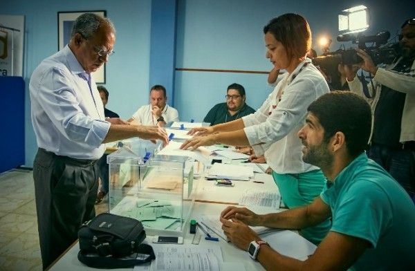 Cuberlo y Adasat Reyes votarón esta mañana en San Sebastian de La Gomera