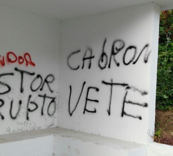 Aparecen pintadas ofensivas contra el Alcalde de Agulo, realizadas con nocturnidad y alevosía