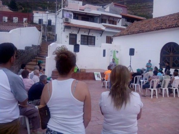 El minúsculo y chiquitin mitin de Nueva Canarias ADGomera ayer en el barrio de El Molinito, San Sebastian de La Gomera