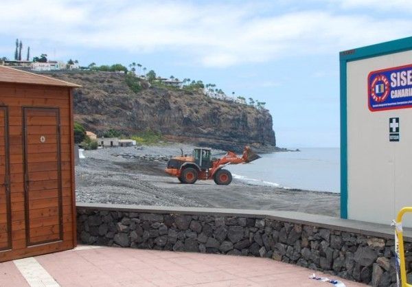 La Playa de Santiago se prepara para afrontar su quinto verano con la Bandera Azul Europea