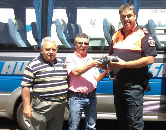 Autobuses Mesa dona equipos de radio a protección civil UGR