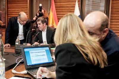 Rosa Dávila considera insuficientes los presupuestos del Estado porque no cubren las necesidades de los canarios