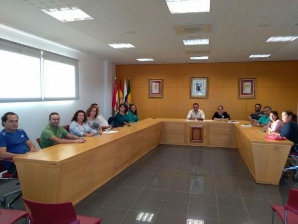 El Ayuntamiento de Alajeró y los colectivos del municipio coordinan las acciones que se llevarán a cabo en los próximos meses