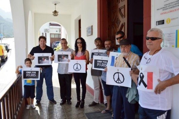 Hermigua se solidarizo ayer con las víctimas de los atentados de Paris