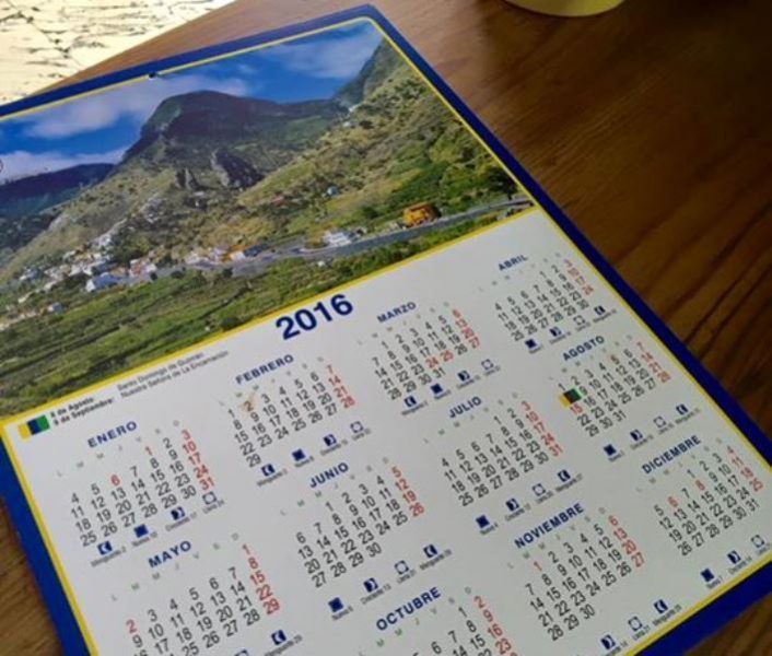 Hermigua confecciona una calendario de 2016 para repartir entre sus vecinos