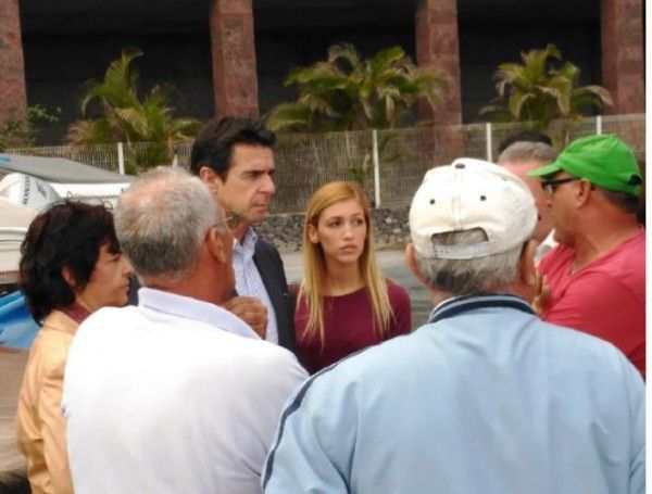 José Manuel Soria se reunio ayer con pescadores de Playa de Santiago