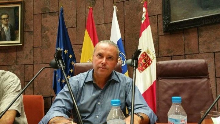 El Cabildo de La Gomera distribuirá el agua de la presa de Acanabre para salvar los cultivos de Alajeró
