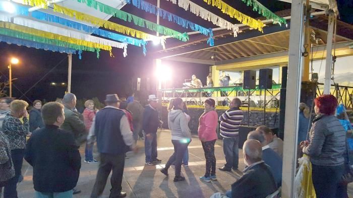 La Comisión de Fiesta Los Aceviños 2016 celebro el pasado sábado un baile benefico