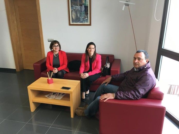 La senadora por La Gomera se reune con el Alcalde de Alajeró para conseguir que el Estado cumpla
