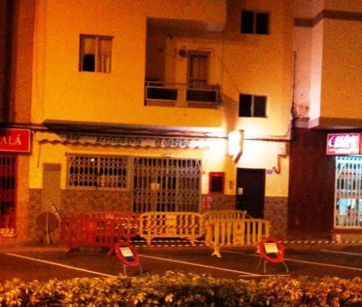 Cierran un edificio en Guia de Isora por grietas en la estructura