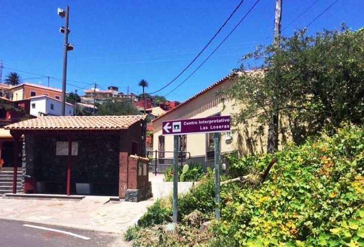 Chapuza de señales en el “centro de Las Loceras de El Cercado”, hay hasta faltas de ortografía
