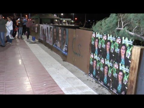 La campaña electoral se inició en La Gomera con una pegada de carteles