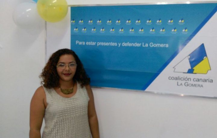 Yasmina García, candidata de CC al Congreso, apuesta por mejorar la operatividad del aeropuerto de La Gomera