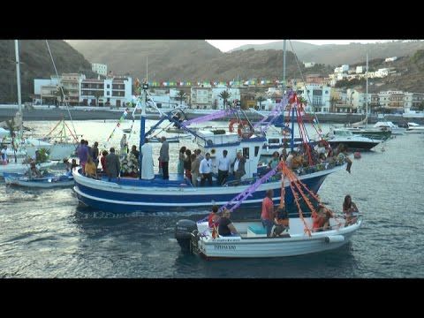 La procesión marinera de la virgen del Carmen en Playa de Santiago