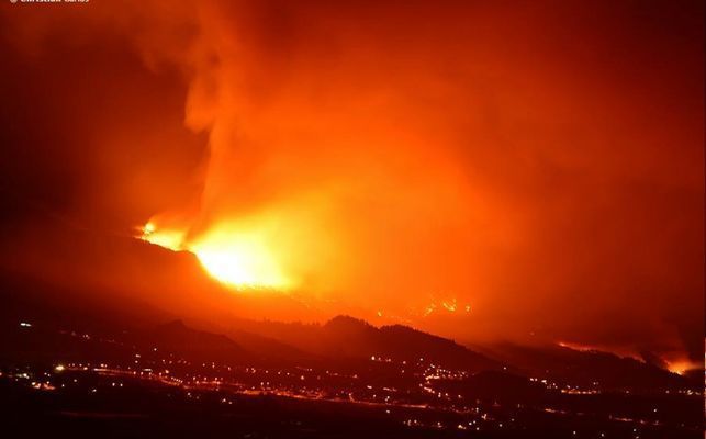 Noche de angustia y llamas en La Palma