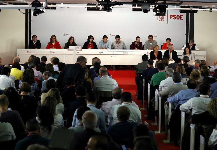 El PSOE aprueba una abstención incondicional para que Rajoy sea presidente