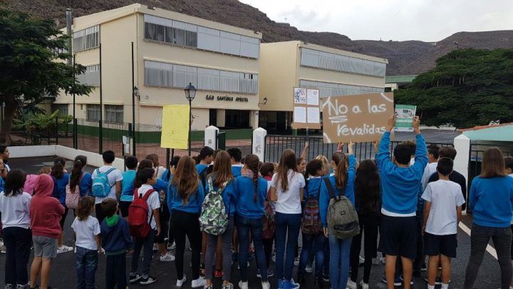 El alumnado de Secundaria del CEO Santiago Apóstol, secunda la huelga en contra de las reválidas