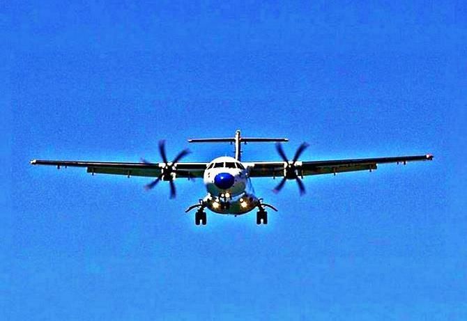 Un vuelo con destino a La Palma aterriza de emergencia en Tenerife tras incendiarse un motor