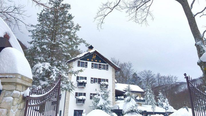«Tememos que estén muertos»: Avalancha de nieve cubre un hotel en Italia donde habría 20 personas