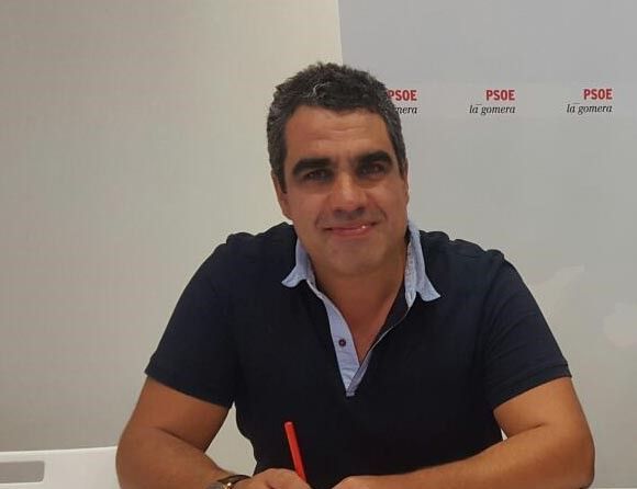 El alcalde de Valle Gran Rey se queda sin sueldo tras ser expulsado del PSOE por negarse a darle el poder a ASG