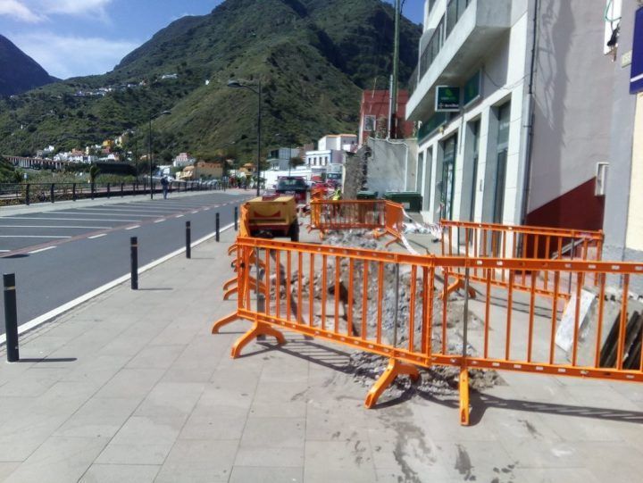 Diez años después de comenzar la obra, siguen las chapuzas en la travesía de Hermigua