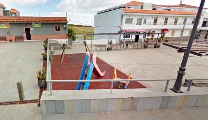 El Ayuntamiento de Vallehermoso mejorará el área de juegos infantiles de la Plaza de Chipude