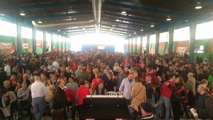 Cerca de 3.000 militantes del PSOE acuden al acto de Pedro Sanchez de hoy en Gijón, el lleno y las colas son grandes