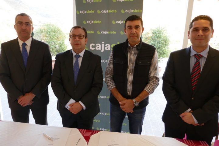 Renovado el convenio entre Cajasiete y la Asociación insular profesional de La Gomera