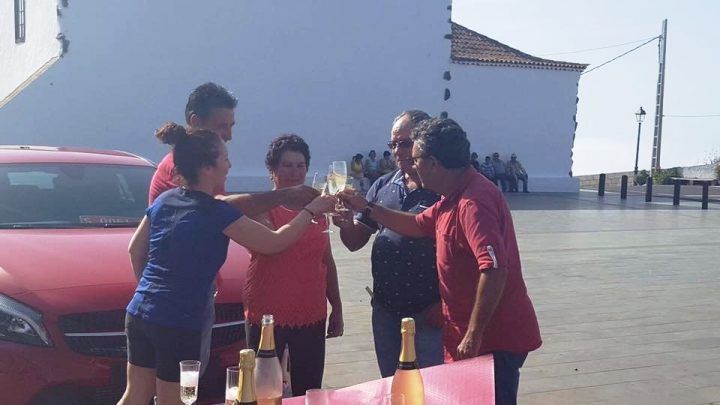 Ayer tarde fue entregado el Mercedes sorteado en las fiestas de Chipude 2017