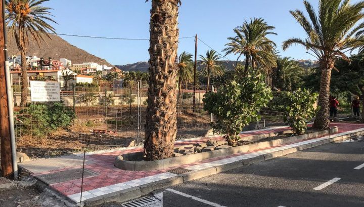 El Ayuntamiento de San Sebastián realiza trabajos de embellecimiento en la Avenida de Los Descubridores