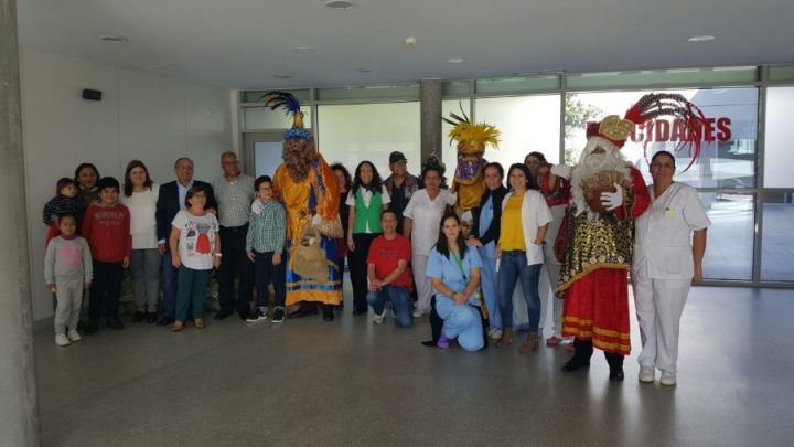 Los Reyes Magos visitan a los pacientes ingresados en el Hospital de La Gomera