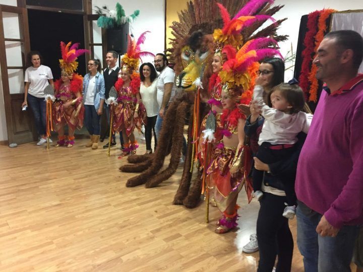 El Ayuntamiento de Hermigua anima a la Murga Las Extraordinarias en su participación en el concurso insular