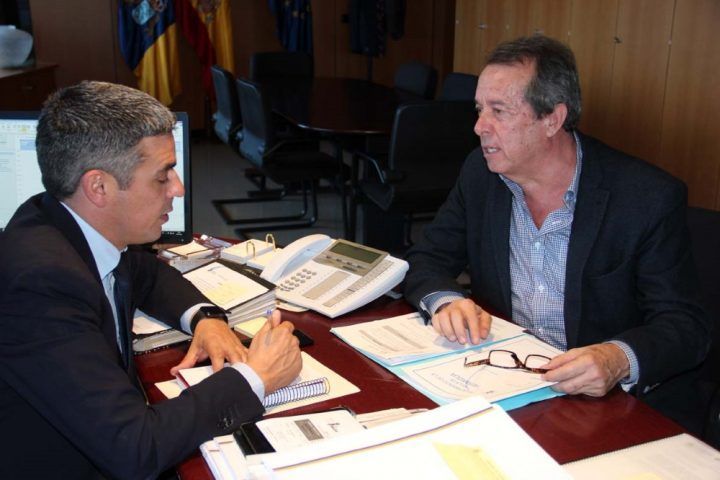 El Alcalde de Hermigua se reúne con el Consejero de Agricultura, Ganadería, Pesca y Aguas del Gobierno de Canarias