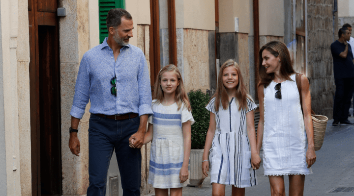 Los Reyes pasan de la educación pública: 14.000 euros cuesta el cole de las infantas