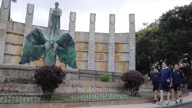 Rajoy se pasea ante el monumento a Franco en Santa Cruz de Tenerife que el Ayuntamiento se resiste a retirar